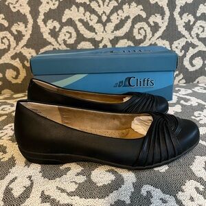 NEW in box Women’s Cliffs by White Mountains Chic Flat